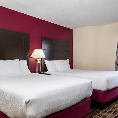 Baymont Inn & Suites By Wyndham Mukwonago Exterior photo